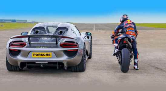 Video Porsche 918 Spyder and MotoGP bike drag race