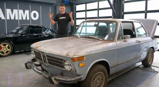 Video The BMW 2002 washed for the first time in