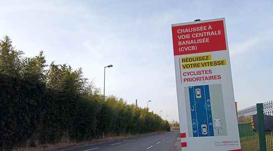 Chaussidou for bicycles the ecological roadway which scares motorists
