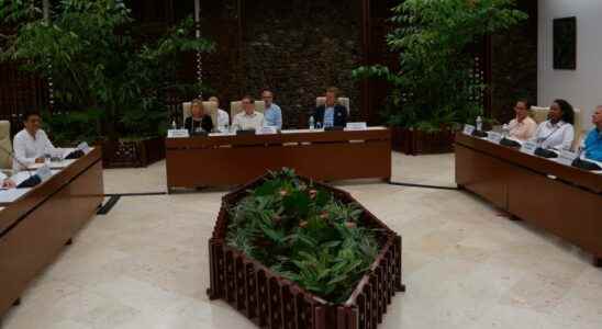 Colombia resumes peace talks with ELN