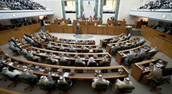 Dissolution of Parliament in Kuwait mired in the political crisis