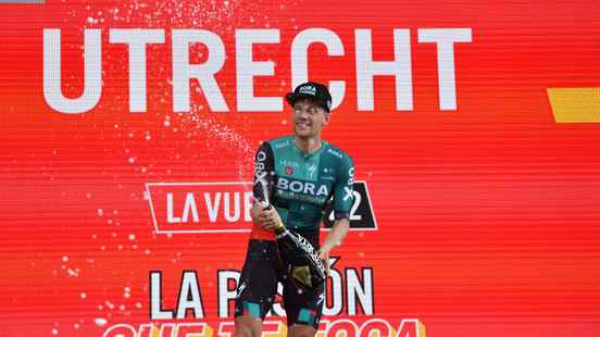 Festive second stage Vuelta finishes at packed Science Park Sam