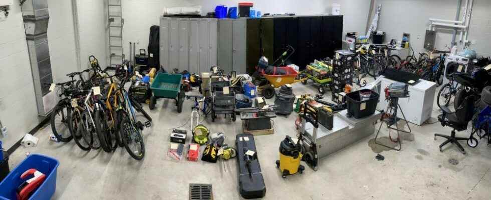 Four charged in 25K stolen property bust St Thomas police