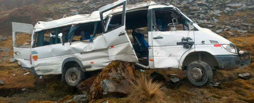 Four dead when tourist bus runs off the road