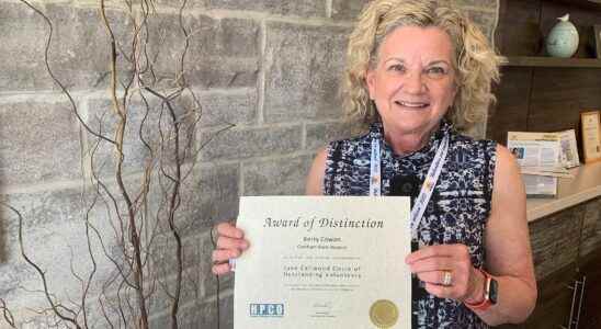 Hospice recognizes Cowan with June Callwood Award