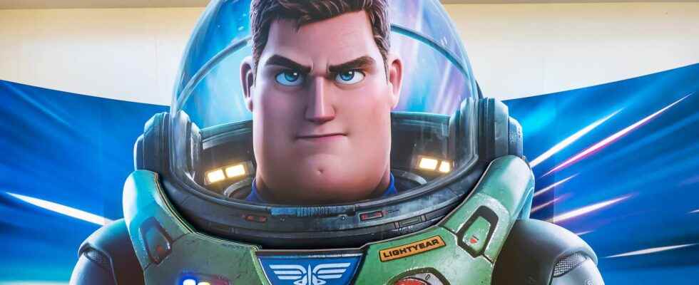Lightyear in Buzz Lightyears past how does his ship work