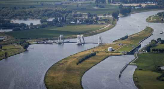 Math trick Rijkswaterstaat provides extra water on the Lower Rhine
