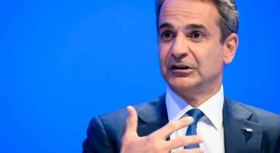 Mitsotakis admits wiretapping of politicians