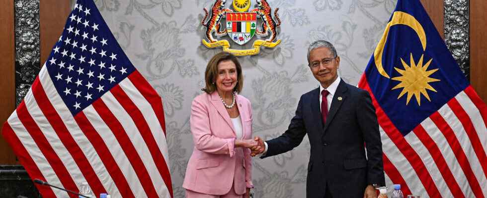 Nancy Pelosi arrives in Malaysia and maintains the blur on