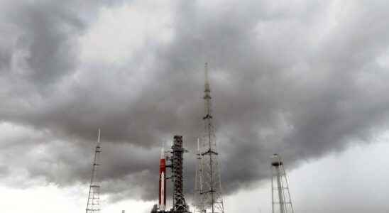 Nasas rocket ready for moon trip despite lightning strike