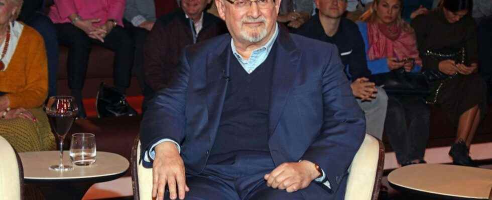 Salman Rushdie is no longer on life support
