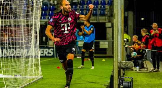 Substitute Dost prevents FC Utrecht defeat with two goals