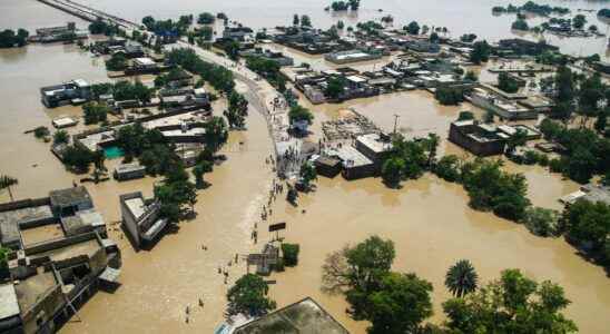 The dramatic floods in Pakistan affect one in seven inhabitants