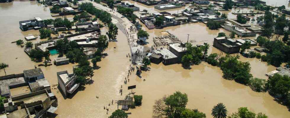 The dramatic floods in Pakistan affect one in seven inhabitants