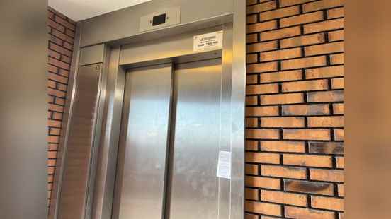 Utrechter in wheelchair can leave apartment after a week lift