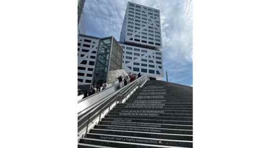 Vuelta poem unveiled on stairs at Jaarbeursplein A lasting keepsake