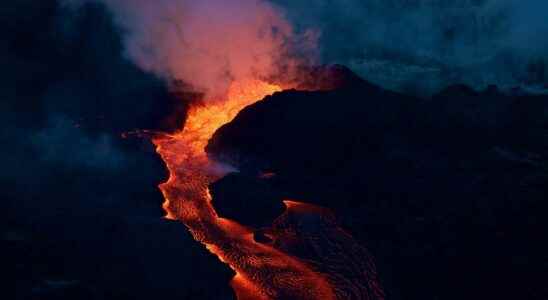 What are the different types of volcano
