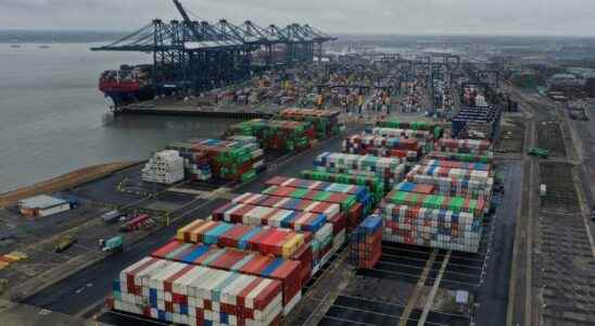 dockworkers at englands biggest freight port join strike against inflation