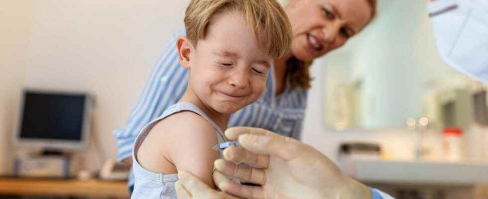 Anti covid vaccination of minors the authorization of both parents is