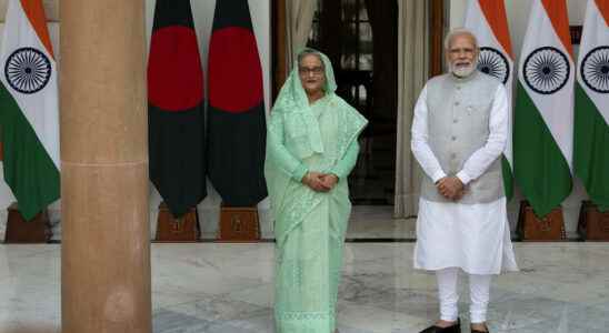 Bangladesh Prime Minister received by Narendra Modi in New Delhi