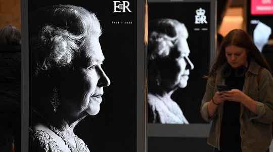 Elizabeth II Queen of a People
