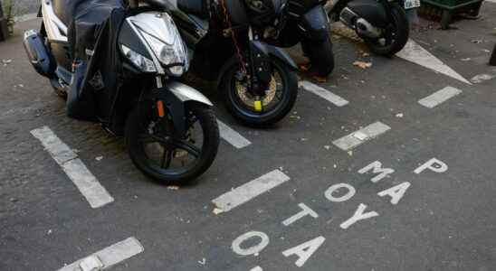 Parking scooters and motorcycles in Paris prices free for whom
