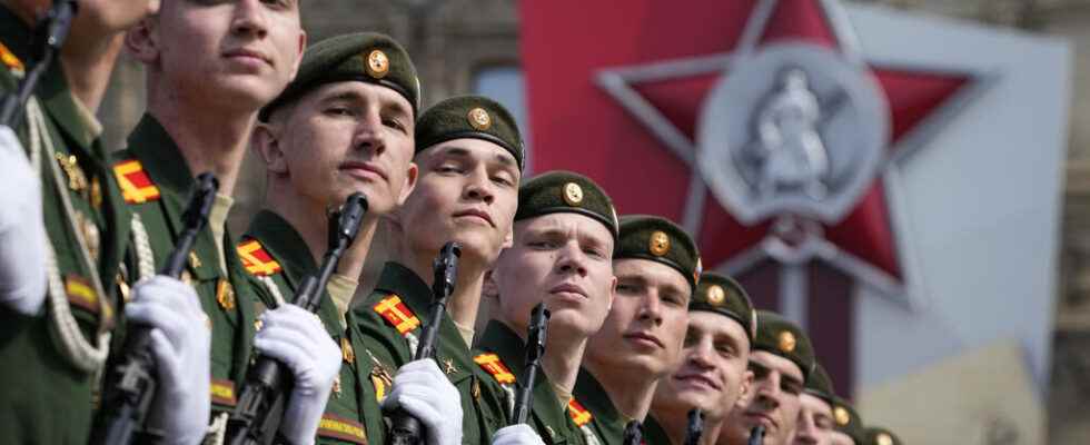 Russia military political clubs to teach patriotism to teenagers