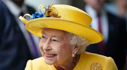 UK suspended over Queen Elizabeth IIs health