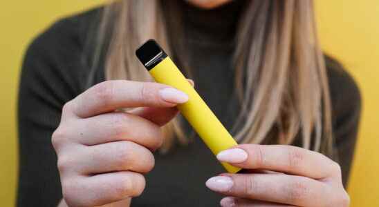 Cigarette Puff dangers soon banned in France