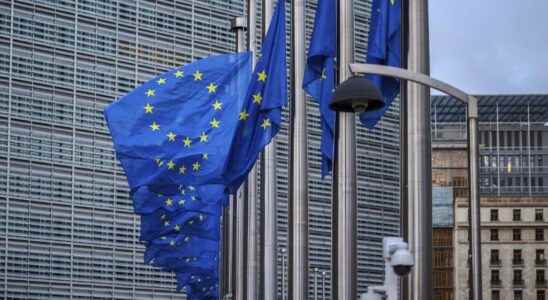 EU lifts new sanctions pleased with progress on human rights