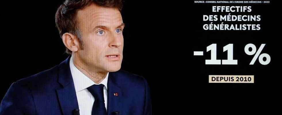 Faced with the crisis Emmanuel Macron defends his policy and