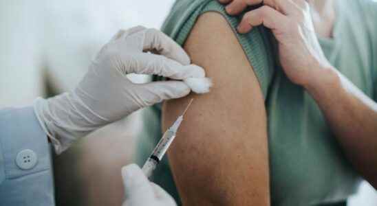 Flu and Covid 19 is it risky to receive two vaccines