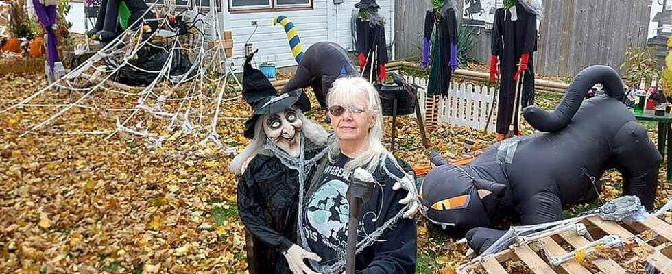 Halloween loving widow wont let vandals ruin fun for her and
