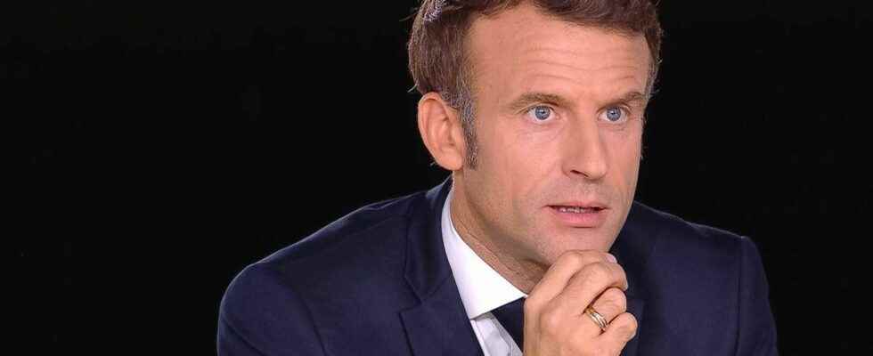 Medical deserts Macron encourages retired doctors to continue working