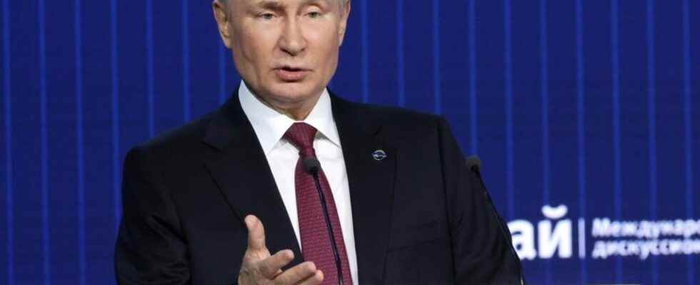 Putin again charges the West while extending his hand to