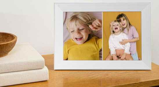 With its Carver connected photo frame Aura relies on ease