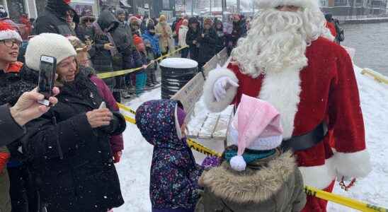 1669060528 Port Dover gives Santa warm welcome on cold blustery day