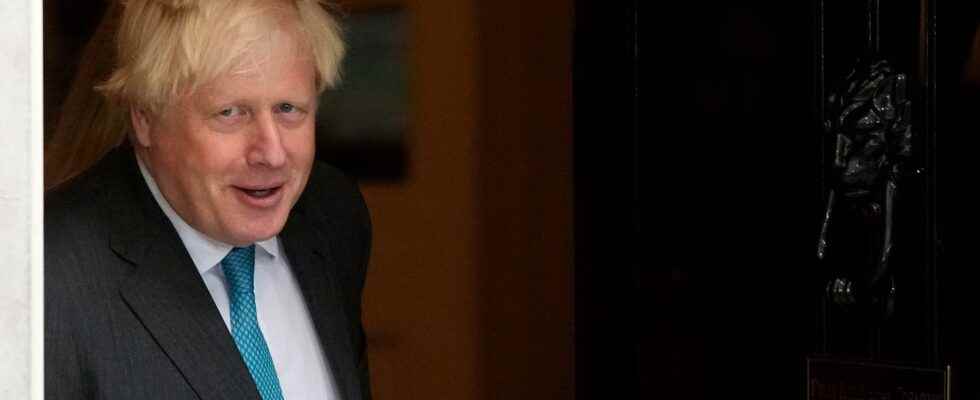 Boris Johnson travels around filling the wallet