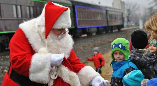 CP Holiday Train rolling back to Chatham Dec 1