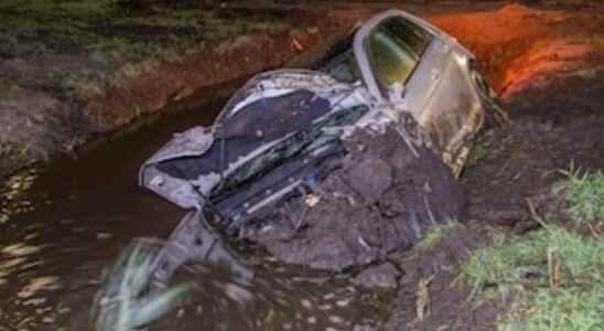 Car hits water near Harmelen driver aggressive towards emergency services
