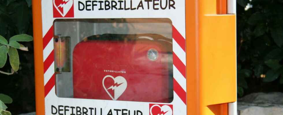 Cardiac defibrillator principle how to use it
