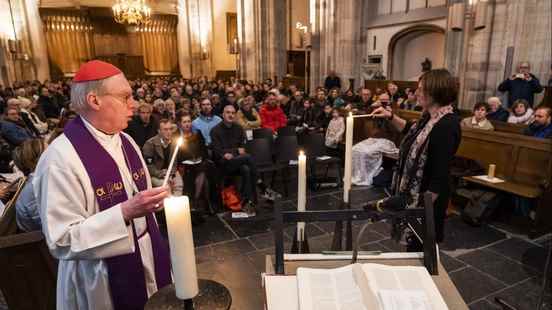 Five hundred people at a memorial service in Domkerk for
