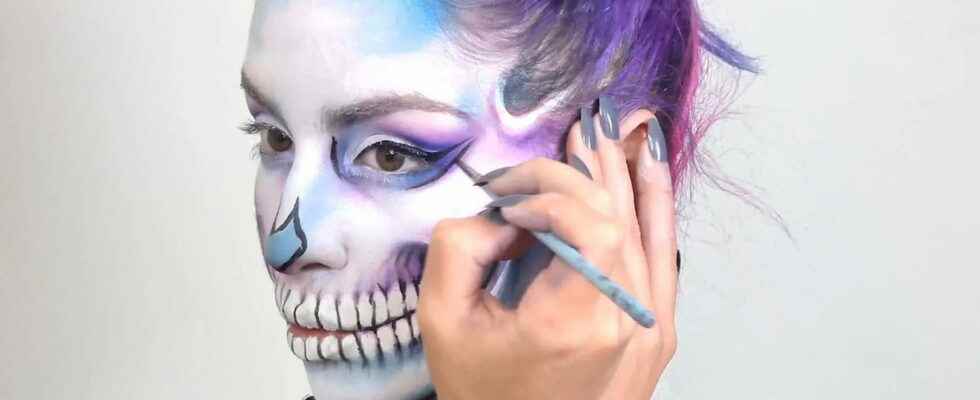 Halloween makeup clown skeleton Simple tutorials for the party