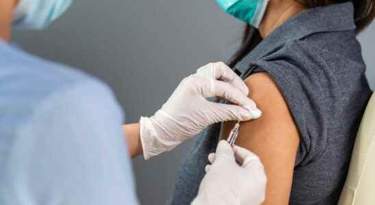 Influenza and Covid vaccines delay at the same time