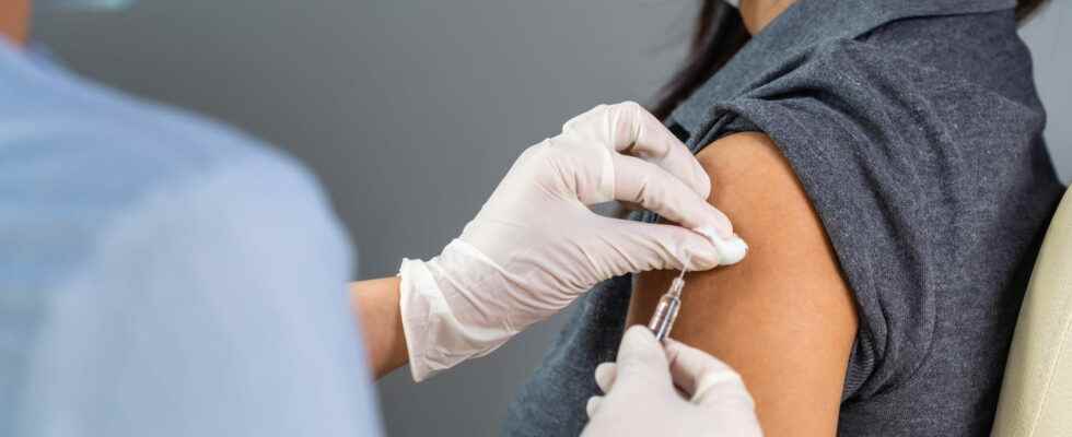 Influenza and Covid vaccines delay at the same time