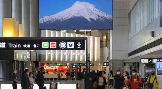 Japan faces new wave of Covid 19 as foreign tourists flock