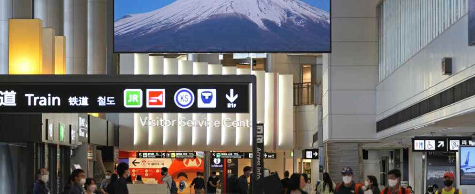 Japan faces new wave of Covid 19 as foreign tourists flock