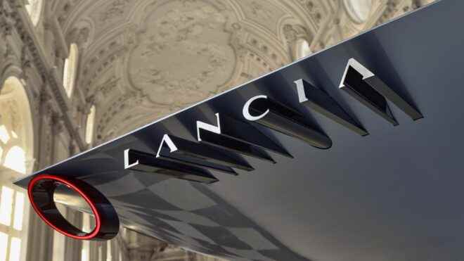 Lancia introduced its new logo The transformation process has officially