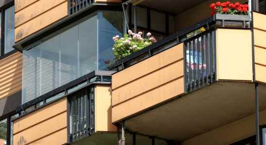 Landlord sentenced after balcony fall