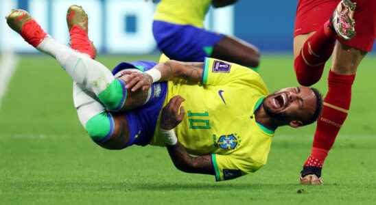 Neymar suffers from a sprain Brazil holds its breath